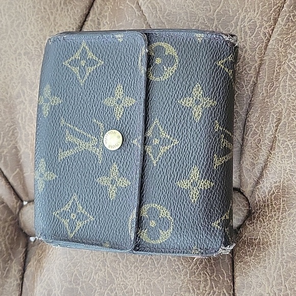 Authentic Vintage Louis Vuitton Wallet - Picture 13 of 16